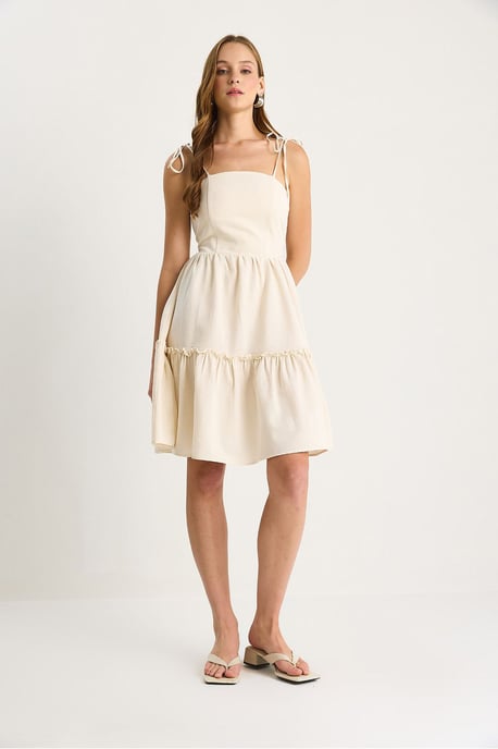 Kleid mit quadratischem Kragen in A-Form und Bindungsdetail in Midi-Länge - Image 2