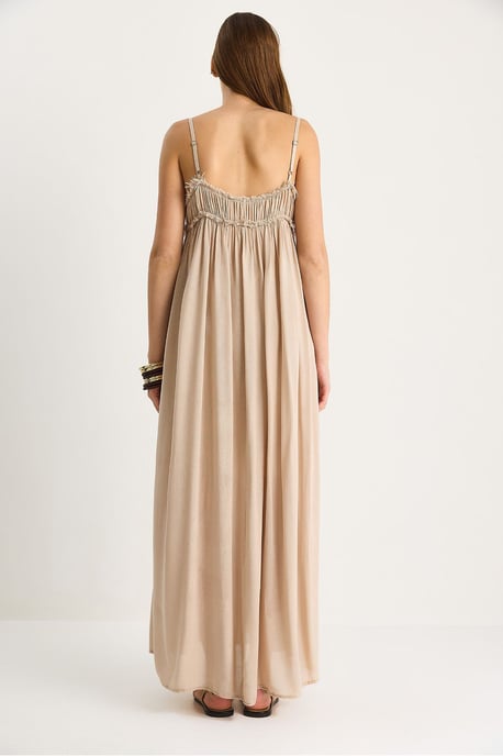 Besticktes Maxikleid mit quadratischem Kragen - Image 6