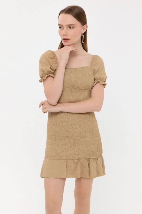Geripptes, rüschengeschnittenes Mini-Kleid mit Quadrat-Ausschnitt und Ballonärmeln - Image 1