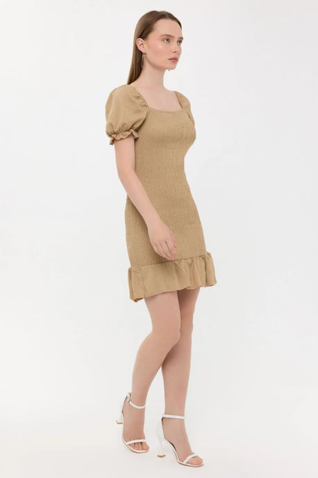 Geripptes, rüschengeschnittenes Mini-Kleid mit Quadrat-Ausschnitt und Ballonärmeln - Image 3