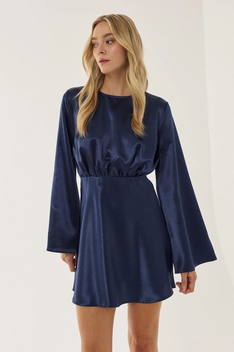 Mini-Satin-Kleid mit Engelärmeln - Image 2