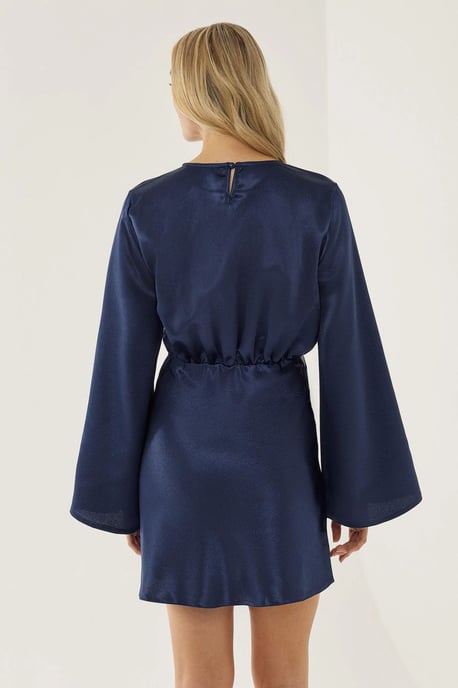 Mini-Satin-Kleid mit Engelärmeln - Image 4