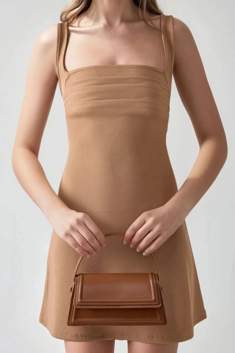 Gerafftes Kleid mit quadratischem Ausschnitt und Mini-Länge - Image 3