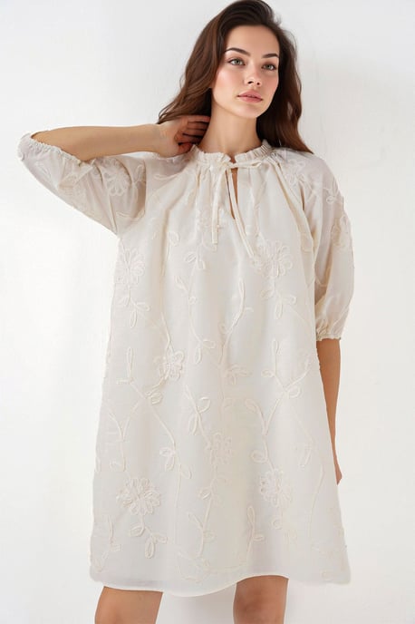 Besticktes Spitzen-Minikleid mit Bindegürtel - Image 3