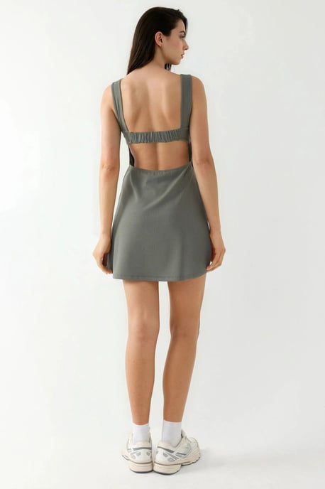 Gerüschtes Mini-Kleid mit quadratischem Ausschnitt - Image 6