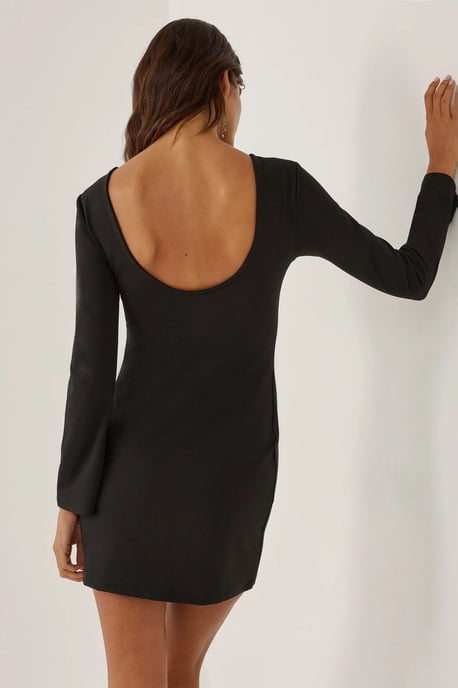 Körperbetontes Minikleid mit Rückenausschnitt - Image 1