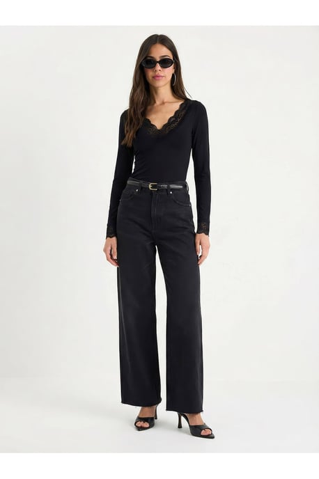 Bluse mit Spitzen-Details und V-Ausschnitt - Image 3