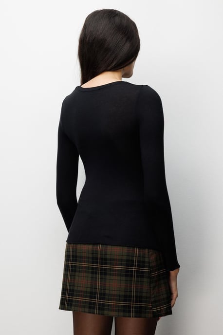 Slim-Fit Langarmshirt mit Rundhalsausschnitt - Image 4