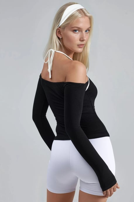 Slim Fit Strickbluse mit U-Ausschnitt und kontrastierenden Bindedetails - Image 2