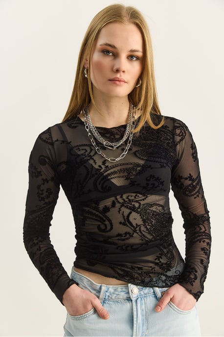 Schlank geschnittene Bluse mit Cut-Out und Paisleymuster - Image 1