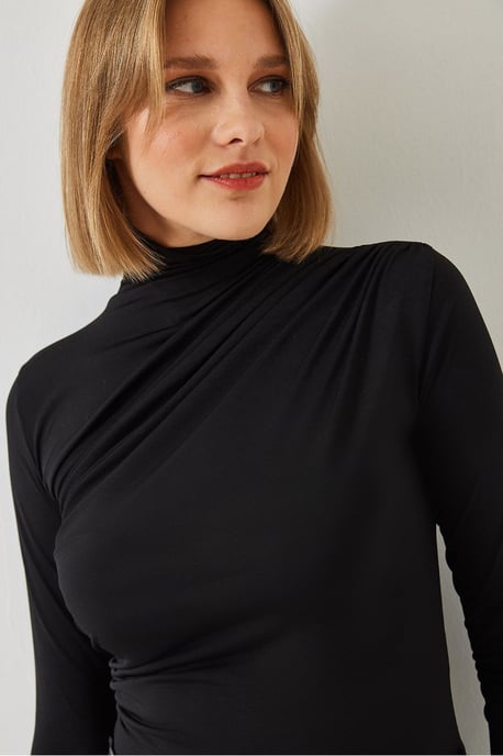 Taillierte Rollkragenbluse mit Rüschendetails - Image 3