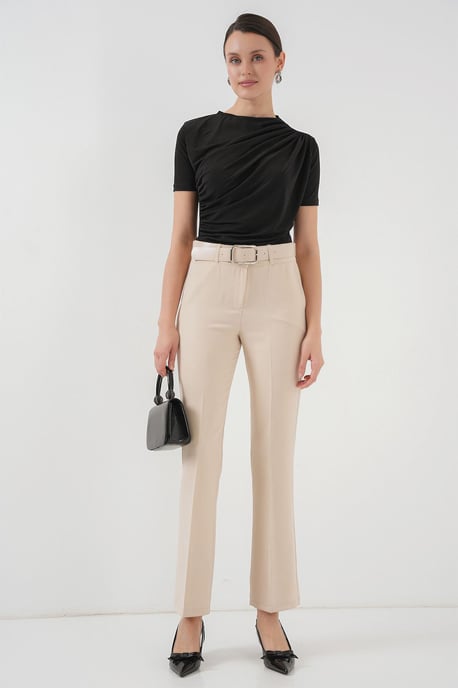 Bluse mit taillierter Passform und Rüschendetail mit Rundhalsausschnitt - Image 3