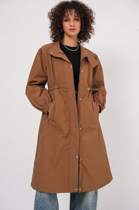 Langer Trenchcoat mit Umlegekragen - Image 4