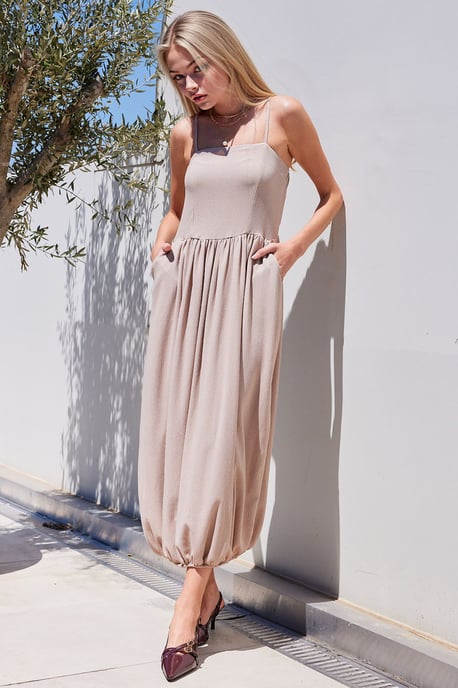 Texturiertes Maxi-Strickkleid mit quadratischer Kragen - Image 2