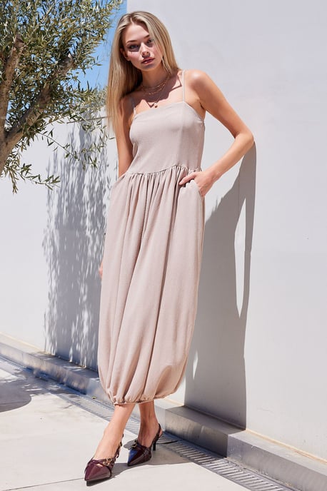 Texturiertes Maxi-Strickkleid mit quadratischer Kragen - Image 3