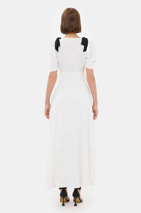 V-Ausschnitt Maxikleid mit Nackendetail - Image 4