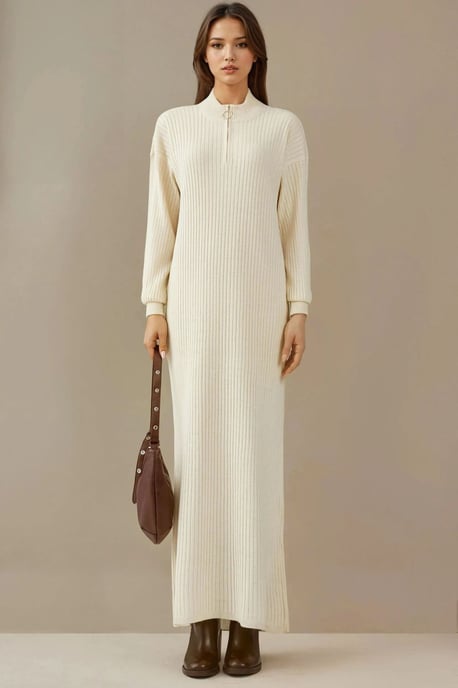 Texturiertes Strickkleid mit halbem Rollkragen und Reißverschluss - Image 1