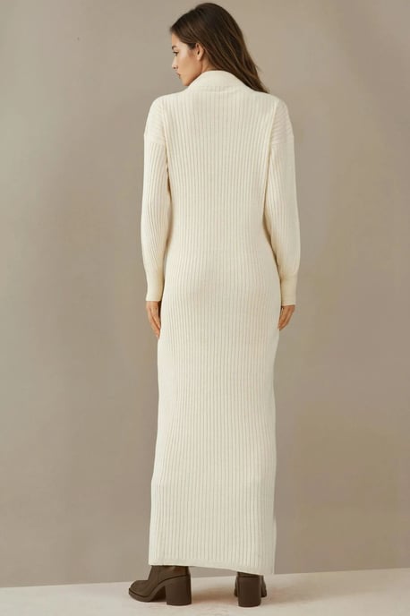 Texturiertes Strickkleid mit halbem Rollkragen und Reißverschluss - Image 2