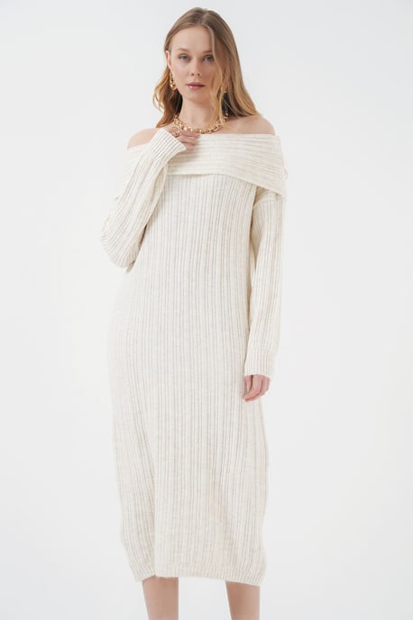 Oversized Rippenstrick Midi Kleid mit Madonna-Kragen - Image 4