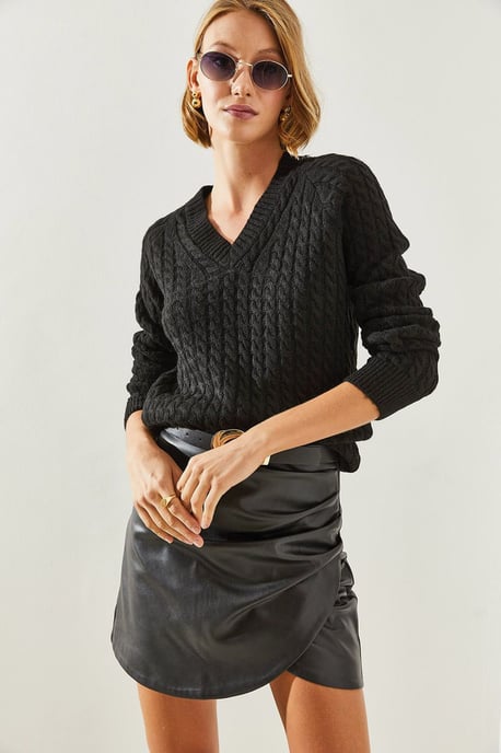 Strukturierter V-Ausschnitt Enganliegender Strickpullover - Image 4