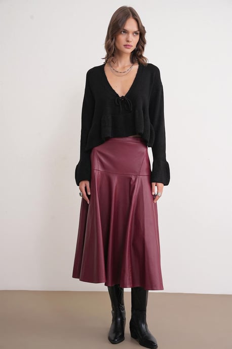 Knitpullover mit tiefem, detailliertem V-Ausschnitt und Rüschen - Image 2