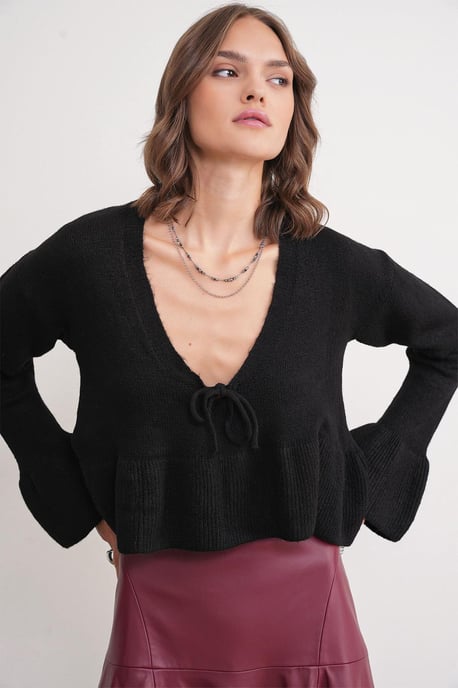 Knitpullover mit tiefem, detailliertem V-Ausschnitt und Rüschen - Image 3