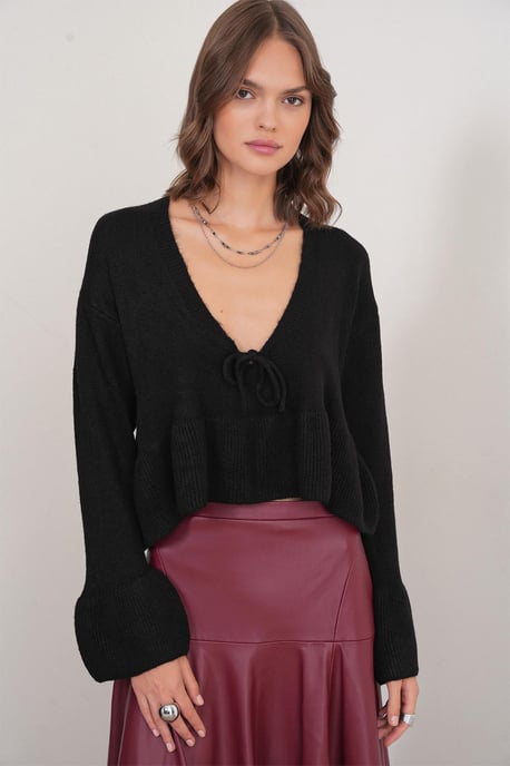 Knitpullover mit tiefem, detailliertem V-Ausschnitt und Rüschen - Image 4