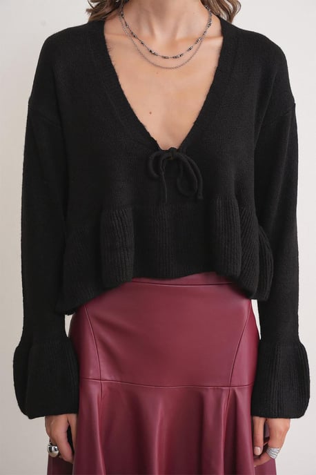 Knitpullover mit tiefem, detailliertem V-Ausschnitt und Rüschen - Image 5