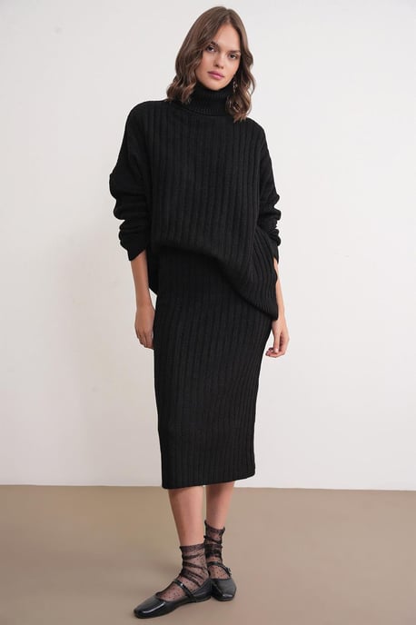 Oversized gerippter Rollkragenpullover - Image 2