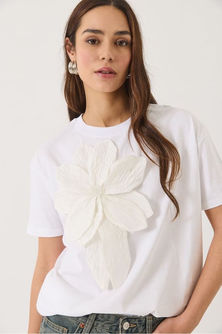 Blumenmuster Rundhals-T-Shirt mit Accessoire-Detail - Image 2