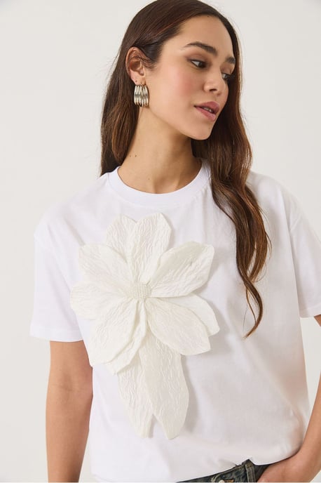 Blumenmuster Rundhals-T-Shirt mit Accessoire-Detail - Image 3