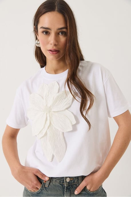 Blumenmuster Rundhals-T-Shirt mit Accessoire-Detail - Image 4