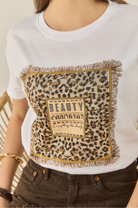 Bianco Lucci T-Shirt mit Rundhalsausschnitt und Leopardenmuster - Weiß - Image 4