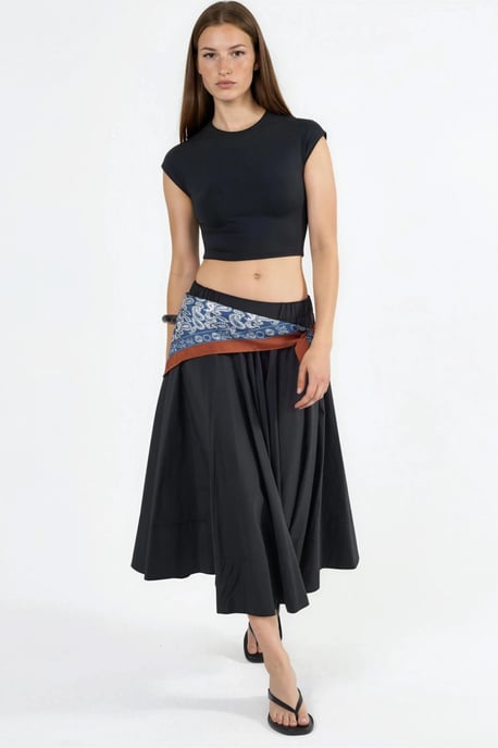 Busem Rundhals Crop-T-Shirt, einfarbig - Schwarz - Image 4