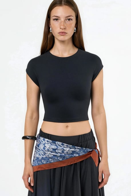 Busem Rundhals Crop-T-Shirt, einfarbig - Schwarz - Image 6