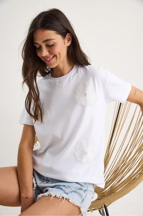 T-Shirt mit Rundhalsausschnitt und Blumenmuster inklusive Zubehördetails - Image 2