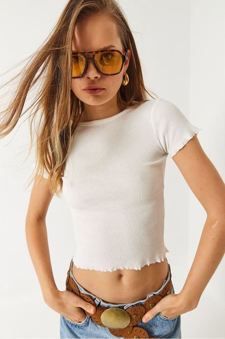 Gerippte Kurzarm-Crew-Neck-Crop-Top mit Rüschendetail - Image 3