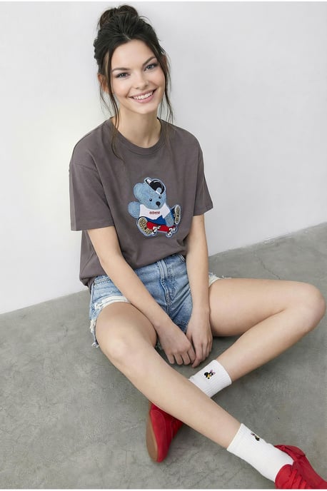 Besticktes Rundhals-T-Shirt - Image 2