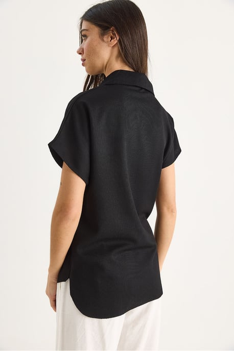 Lässiges Polo-T-Shirt mit Knopfleiste - Image 6