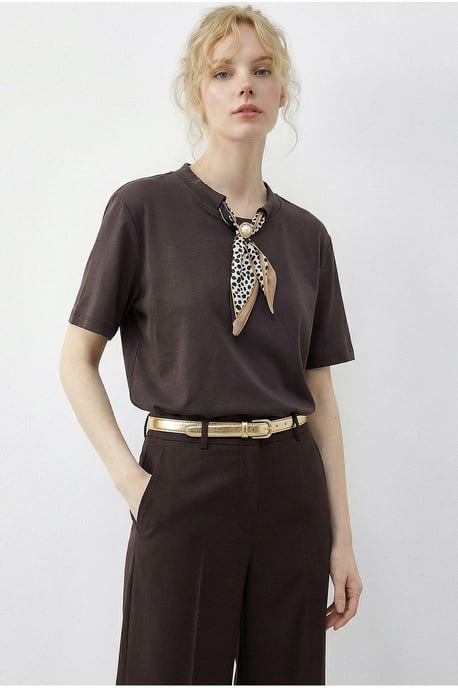 Basic Rundhals-T-Shirt mit Accessoire-Detail - Image 2