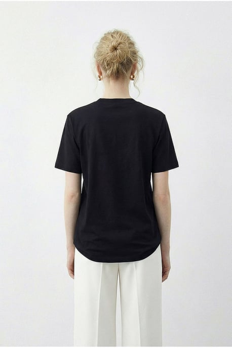 Basic Rundhals-T-Shirt mit Zubehördetail - Image 4