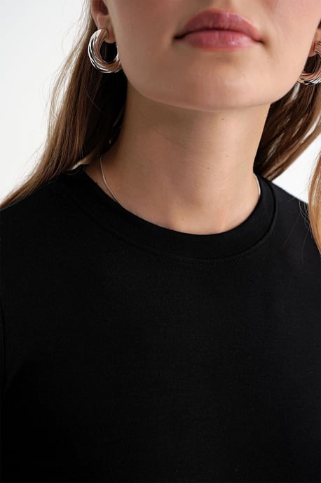 Tailliertes Crop-Strick-T-Shirt - Image 6