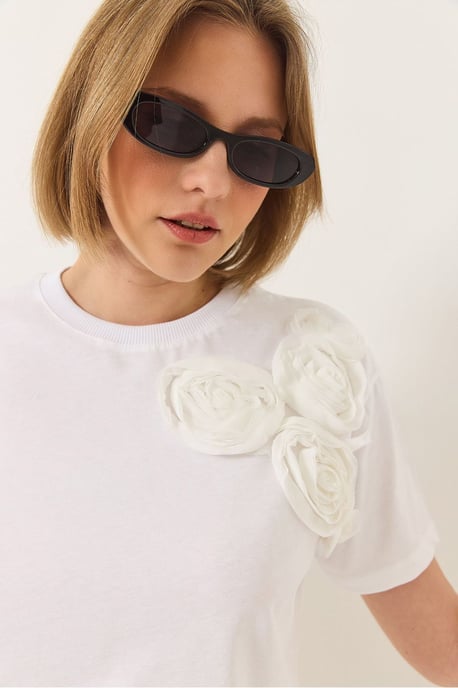 Crewneck T-Shirt aus gekämmter Baumwolle mit Zubehördetail - Image 3