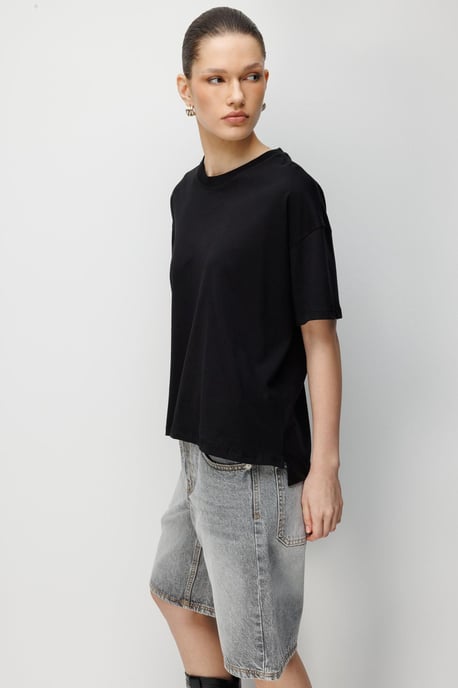 Übergroßes Rundhals-Shirt mit Schlitz - Image 3