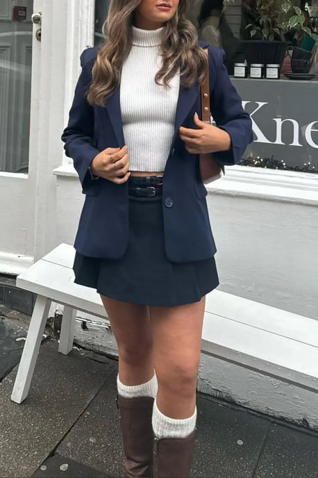 Mittelhohe gefaltete Minirok mit einem Gürtel - Image 1