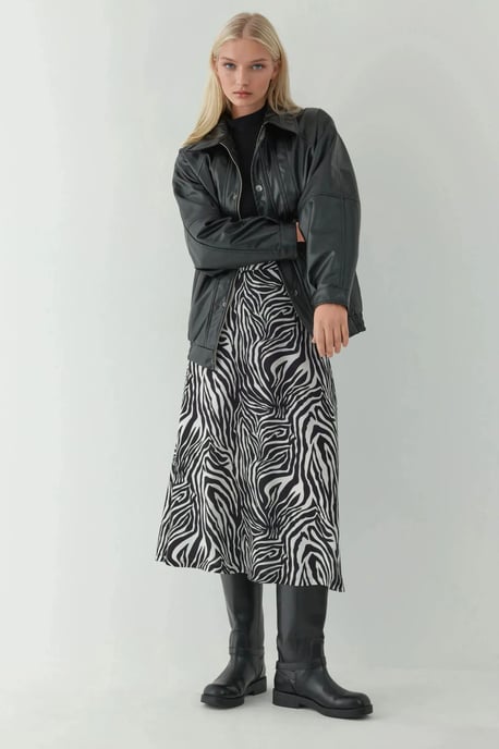 Hochtaillierter Midi-Rock mit Zebra-Print - Image 6