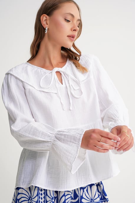 Rüschenshirt mit Schalkragen und Bindeband - Image 4
