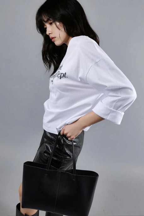 Lässiges Langarmshirt mit Rundhalsausschnitt und Rückendruck - Image 3