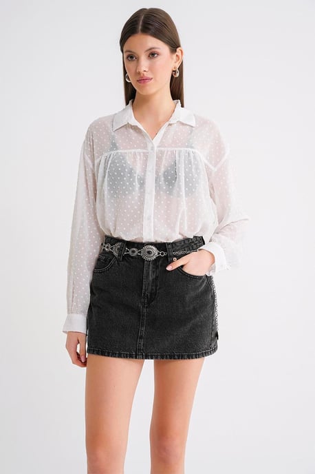Knopfshirt aus transparenter Bluse - Image 1