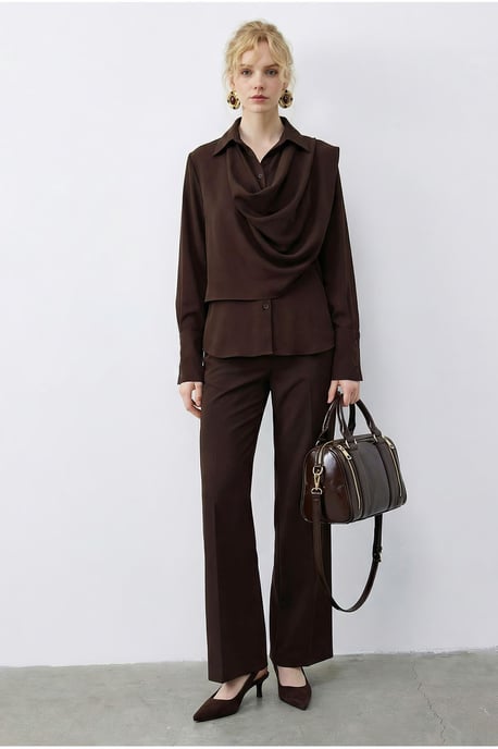 Schal-detaillierte Bluse und hochtaillierte weite Hose Zweiteiliges Set - Image 1